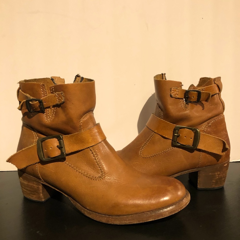 Dolce Vita ankle bootie